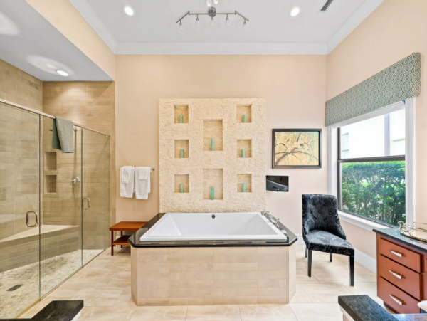 Luxurious 4-Bedroom Vacation Rental Near Disney - Private Pool